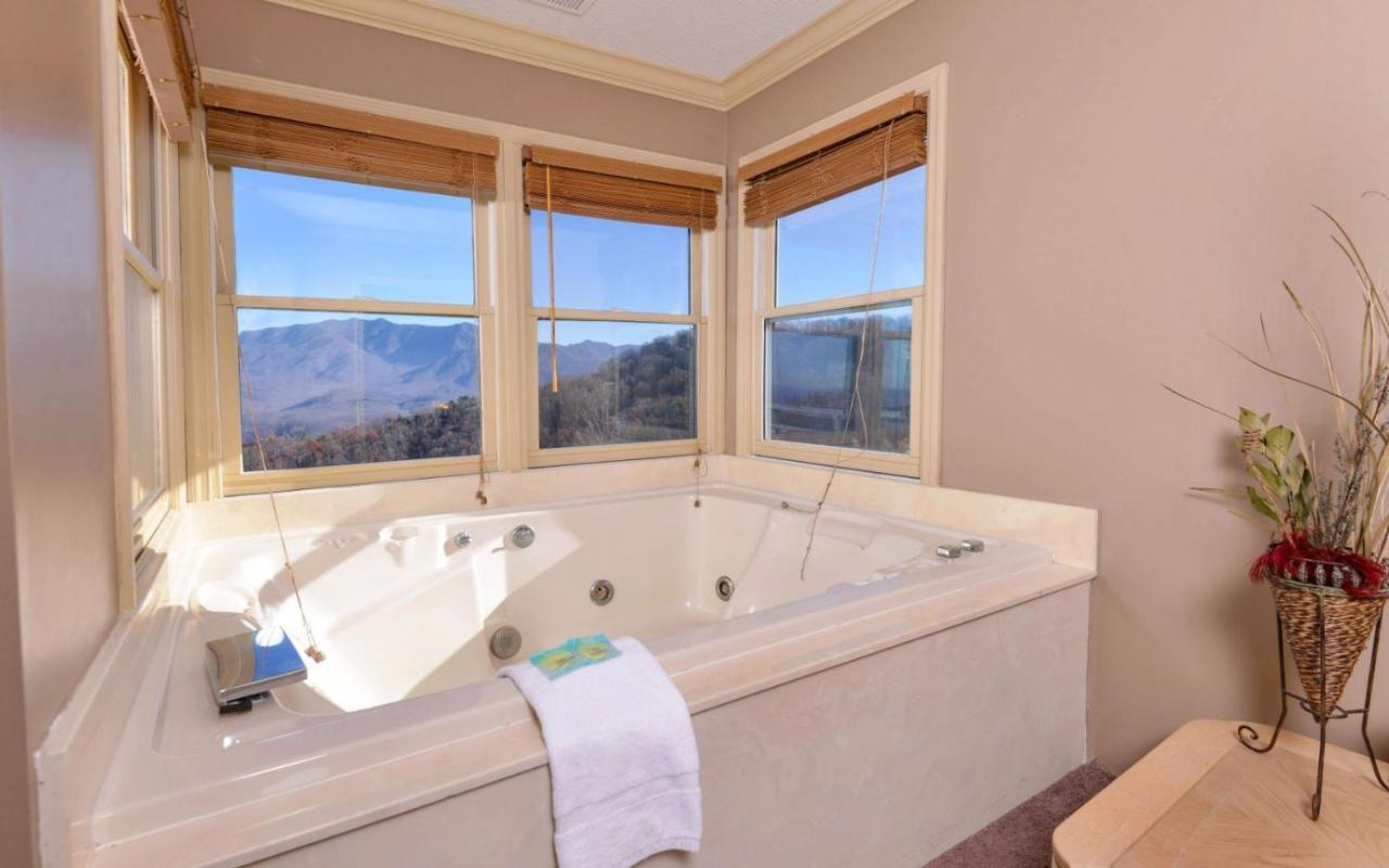 Sky High Villa Гетлинбург Екстериор снимка